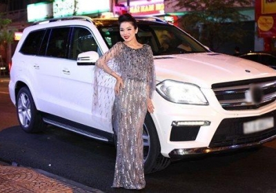 Choáng với biệt thự triệu đô, loạt siêu xe tiền tỷ của