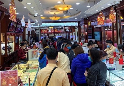 Chuyện lạ ngày vía Thần Tài: Xách vàng đi bán vì