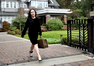 Bị giam lỏng ở Canada,